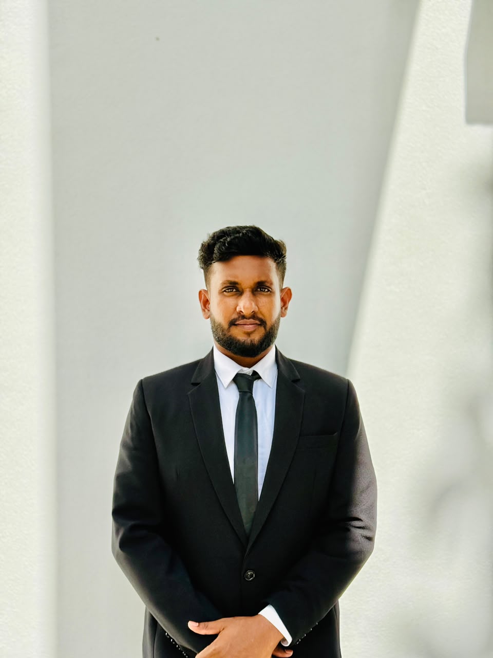 Thinura liyanage Founder of Glow Way Travels